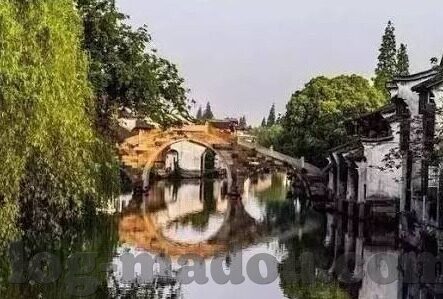 麻豆得得干av-麻豆得得，霓裳羽衣背后的艺术与现实交织